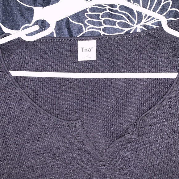 Cute cut out long sleeve crop top - Picture 3 of 3